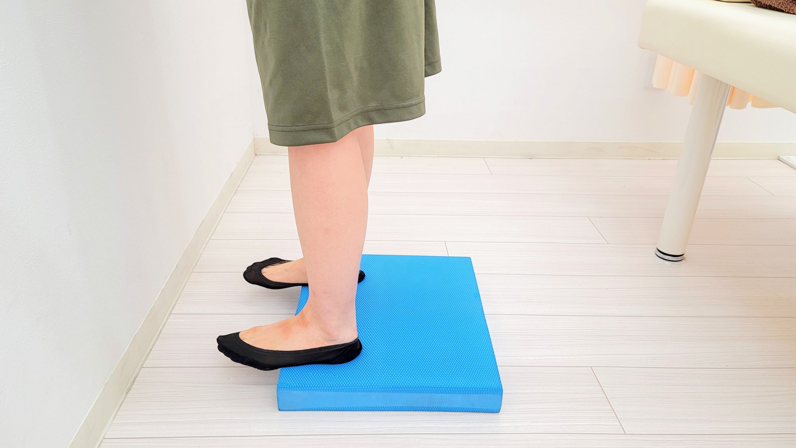 肩こり、腰痛の方にもオススメ!かかとのバランストレーニング